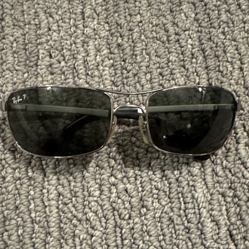 Ray-Ban Metallic Frame with Dark Lenses